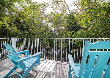 BLT Vacation Rental: Private Porch/Balcony (Downstairs)